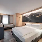 Hotel Spires 4*