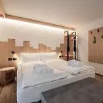 Spires Hotel 4*