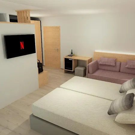 Clara Hotel 2*