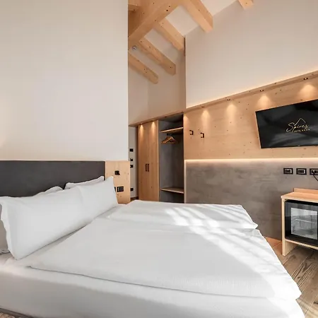 ホテル Spires カナツェーイ