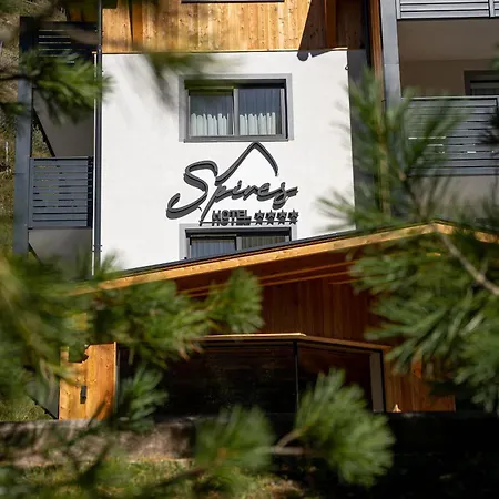 Готель Spires 4*