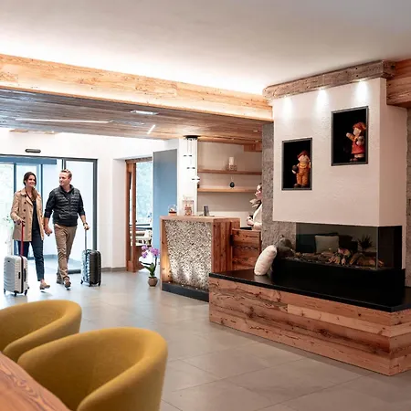 Готель Spires 4*