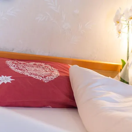 Clara Hotel