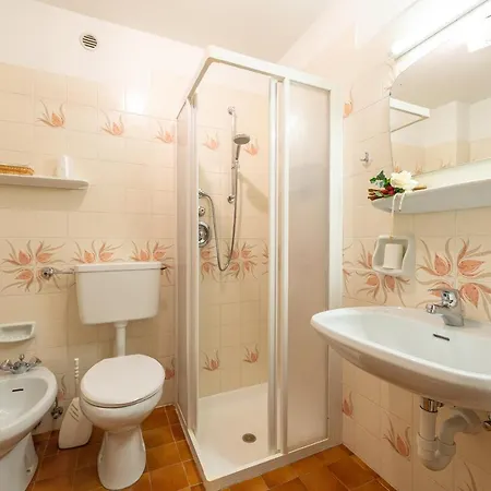 Clara Hotel 2*