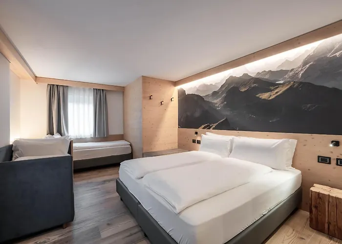 Готель Spires 4*