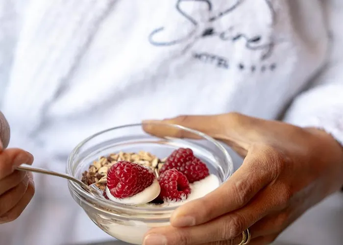 Готель Spires Канацеї