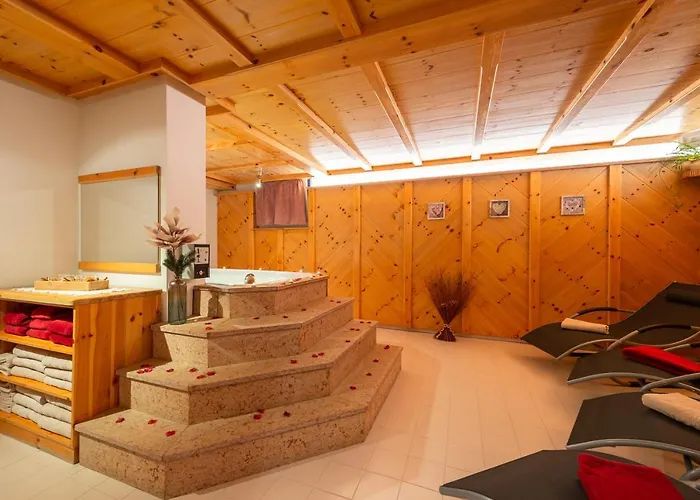 Отель Spires 4*